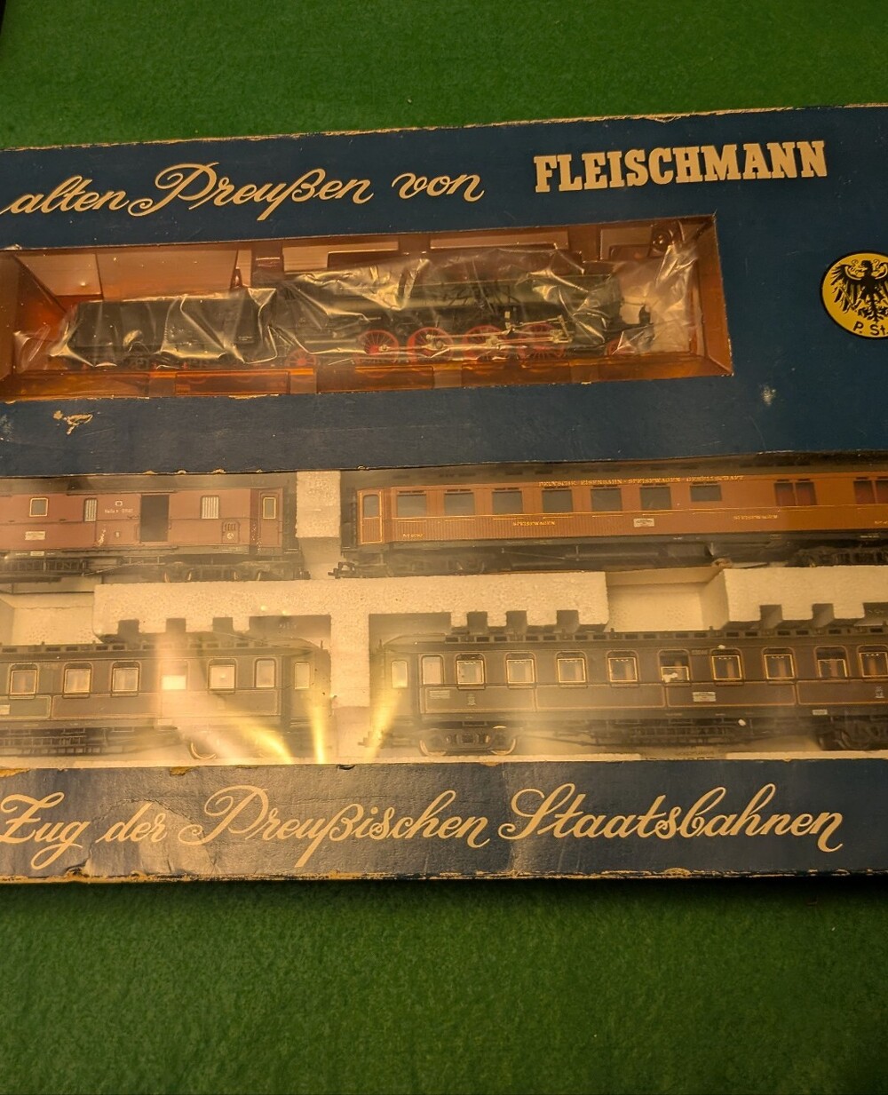 Fleischmann Model Train Passenger Cars Set in Brown & Black